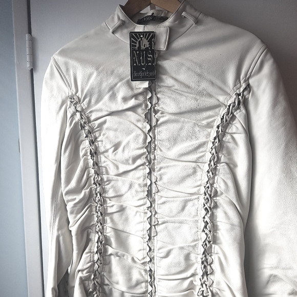 *SOLD* 🆕️ Rouched Off- White leather Jacket BNWT - Picture 2 of 2